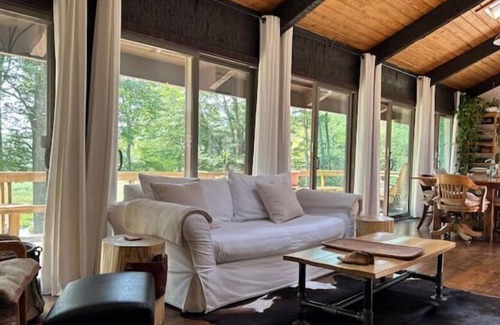 Roscoe House | Secluded Private Lake House