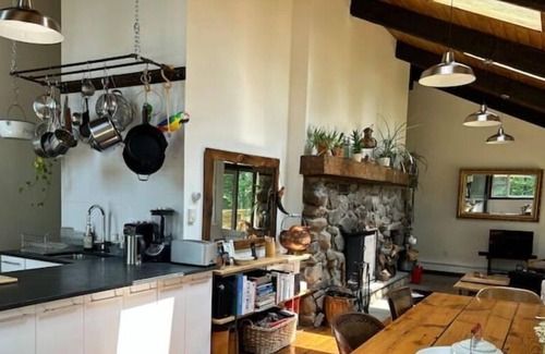 Roscoe House | Secluded Private Lake House