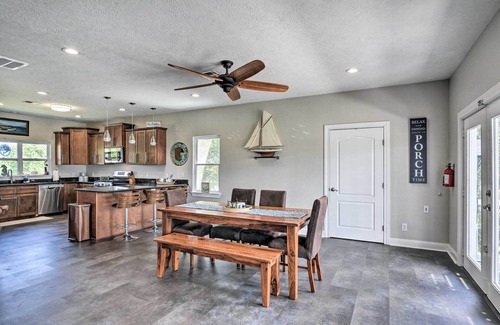 El Lago House | Secluded Seabrook Waterfront Home w/Patio!