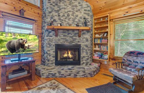 Mineral Bluff House | Secluded Soaks Fireside Sips Evening Smores Fun Games Relaxing Rockers - Sunrise Splendor
