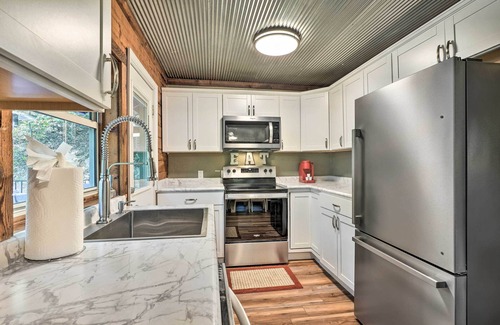 Kimberling City Cabin | Secluded Table Rock Lake/Branson Cabin w/Hot Tub!