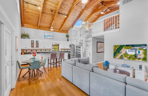 Doctor's Arm House | Secluded Tropical Retreat: 60' Dock, Large Pool, World-Class Fishing & Lobster