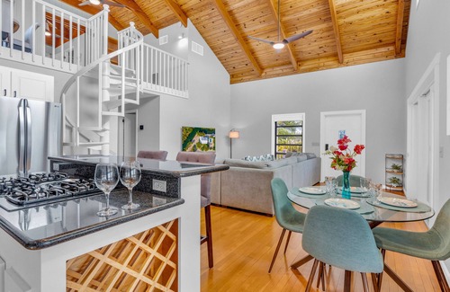 Doctor's Arm House | Secluded Tropical Retreat: 60' Dock, Large Pool, World-Class Fishing & Lobster