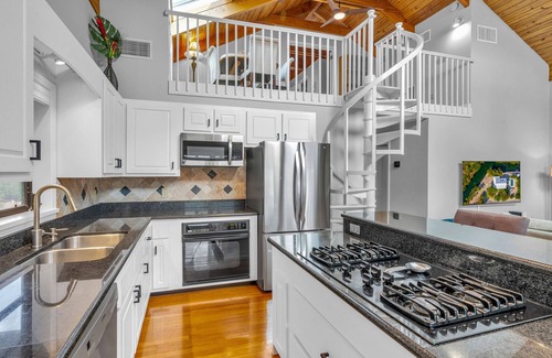 Doctor's Arm House | Secluded Tropical Retreat: 60' Dock, Large Pool, World-Class Fishing & Lobster
