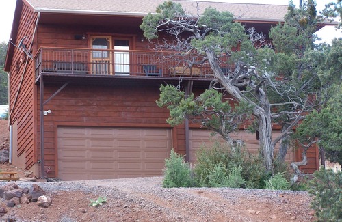 Williams Cabin | Secluded Vacation Rental-Amazing Views With Home Gym