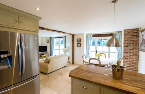 Saint Mary Bourne House | Secluded, warm & cosy cottage - rural but 10 mins easy walk of shop/pubs.