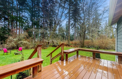 Freeland Cottage | Secluded Whidbey Island cottage with woodland views, firepit & kitchenette