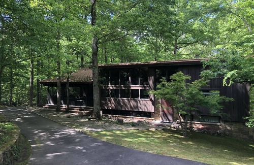 Bonnerdale House | Secluded Woodsy Luxury Hm 40 PRIVATE gated Acres, Pond, Hot Springs Mount Ida
