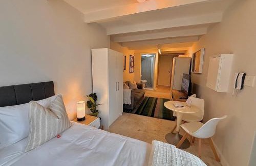 Claremont Apartment | Secure & Central, Modern Flatlet