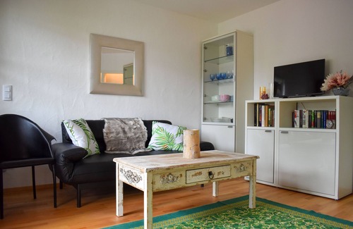 Arlaching Apartment | Seelilie, 36 sqm, 1 bedroom, balcony and lake view