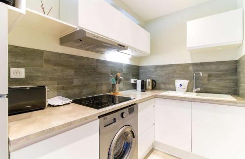 Le Lavandou Apartment | SELECT'soHOME - Studio - Centre-ville du Lavandou - Wifi, TV, Services hôteliers - AREV