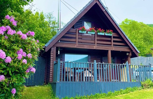 Lochearnhead Ski Chalet | Self catering holiday chalet In Lochearnhead, mountain views, loch and local pub