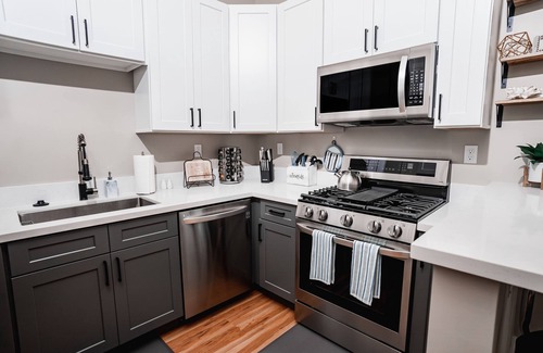 Reno Apartment | Self Check-In🔷500mbps🔷Pets OK🔷Walkers Paradise🔷2 Smart TV's🔷Arcade Machine