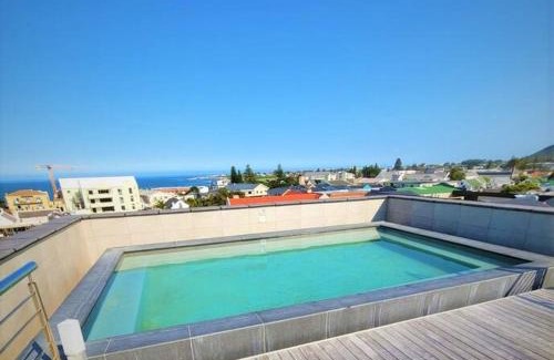Hermanus City-Centre Apartment | *Self-Check in - Whale Watching Paradise -Central*