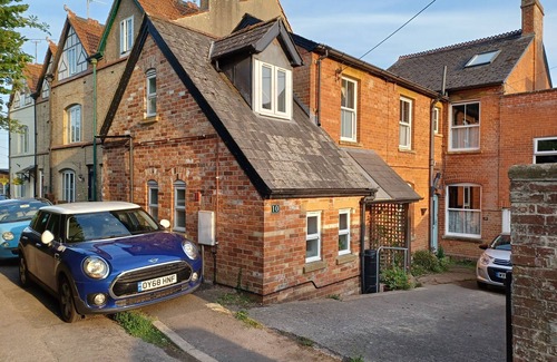 Crewkerne Apartment | Self-contained 1 double bedroom annex in Crewkerne