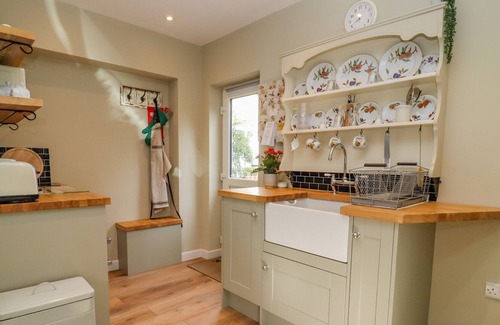 Cleeve Hill Cottage | SELF CONTAINED ANNEX, romantic, with a garden in Winchcombe