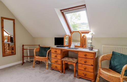 Cleeve Hill Cottage | SELF CONTAINED ANNEX, romantic, with a garden in Winchcombe