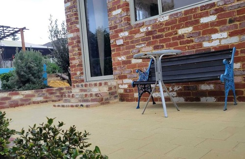 City Centre House | Self-Contained Garden Retreat – Quiet, Sunny, and Fully Equipped