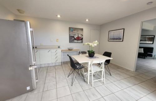 Tallai House | Self Contained Guesthouse for 7ppl, w Pool