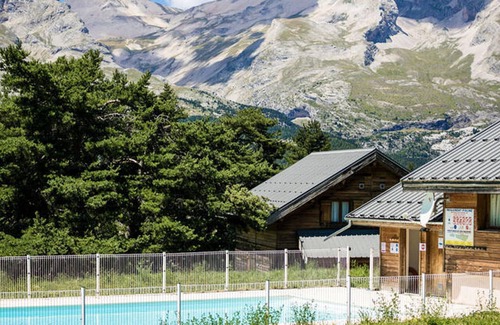 La Joue du Loup Ski Chalet | Semi-detached chalet, 3 rooms, 8 pers. with terrace and parking in La Joue du Loup