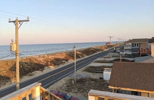 Kitty Hawk Cottage | ⛱Semi-Oceanfront with Ocean Views in Kitty Hawk🌊 Beach Access Just 30 feet away