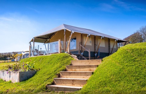 Totnes Cottage | SEMIRA TENT LODGE, pet friendly, with a garden in Blackawton