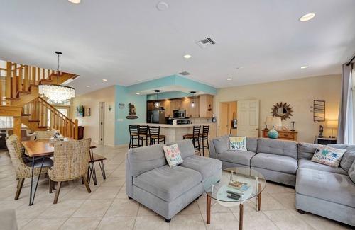 Lauderdale-by-the-Sea House | SENSATIONAL LOCATION 2.5 blocks Publix, Beach, Dining,Shops All Waiting for YOU!