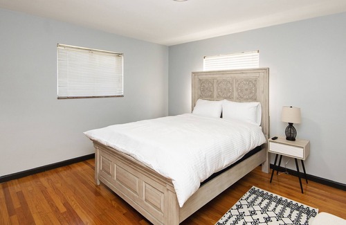Lindenwood Park Apartment | Sensational 1 Bedroom Apartment with Free Parking