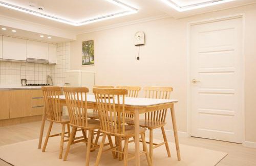 Seochon Apartment | Seochon Lighthouse