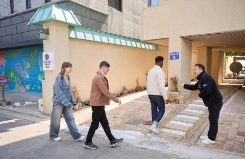 Cheongunhyoja-dong Hotel | Seochonyeoga
