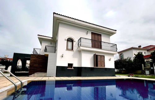 Yenisehir Apartment | Separate Villa with Pool and Garden in Lefkosa