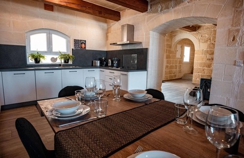 Gharb Other | Serena Farmhouse is a Rustic and spacious 5-bedroom with pool and jacuzzi.