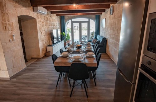 Gharb Other | Serena Farmhouse is a Rustic and spacious 5-bedroom with pool and jacuzzi.