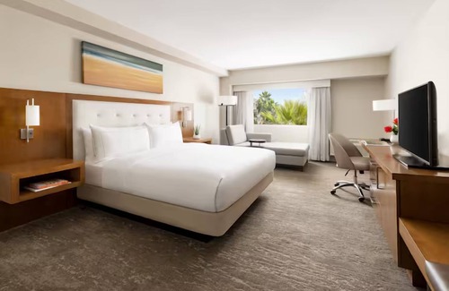 Tucson Hotel | Serene 1 King Bed Getaway, Hilton Tucson East, Spectacular Views