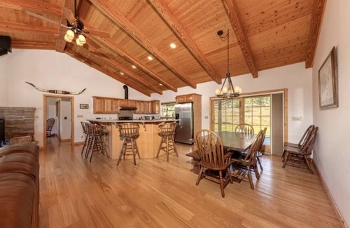 Portola Cabin | Serene 12 acre mountain escape
