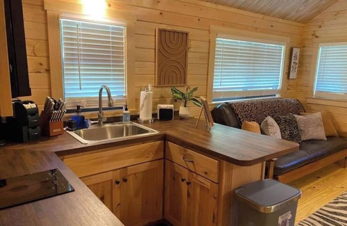Asheboro House | Serene 1BR Cabin Near NC Zoo | Loft & Water View