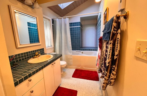 South Beach House | Serene 2-bedroom house with with short walk to beach in South Beach