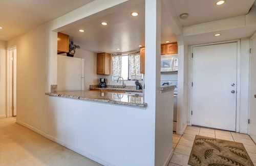 Maalaea Condo | Serene 2bd with Tropical Views near Sugar Beach