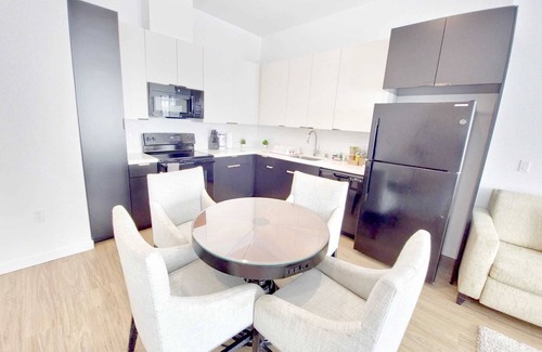 Little Tokyo Hotel | Serene 2BR Penthouse Haven in vibrant Los Angeles