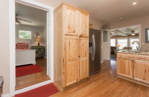 Springdale House | Serene and beautiful, Lakeview, outside games and kayaks, workspace