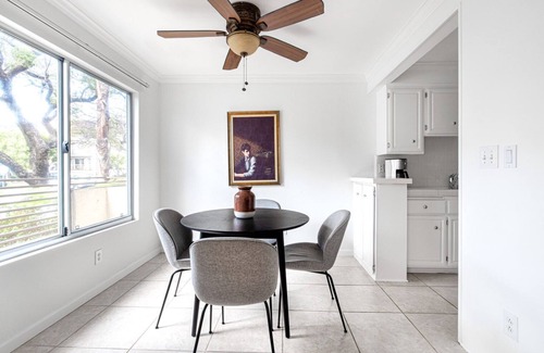 Sawtelle Apartment | Serene Brentwood 1BR w/Gym, walk to Downtown Dining, by Blueground