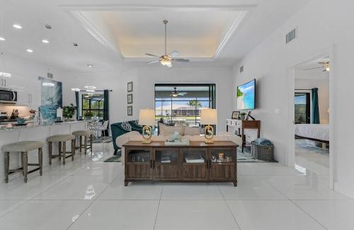 Fort Myers House | Serene Canal Views, Paddle Board, Bicycles, Heated Pool and Spa - Villa The Great Escape