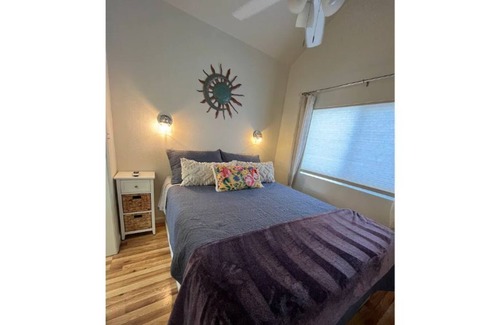 Desert Hot Springs Cottage | Serene Desert Retreat-Mineral Hot Springs Pools
