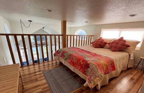 Desert Hot Springs Cottage | Serene Desert Retreat-Mineral Hot Springs Pools