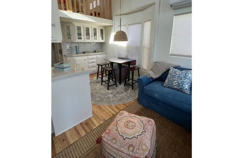 Desert Hot Springs Cottage | Serene Desert Retreat-Mineral Hot Springs Pools