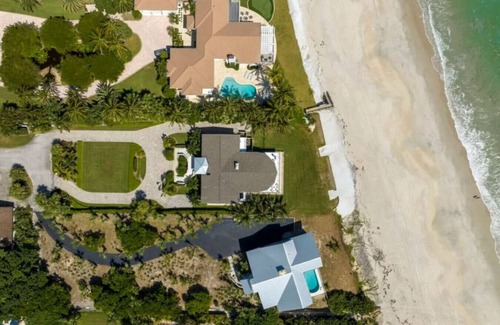 Wabasso Beach House | Serene Direct Beachfront Haven - N