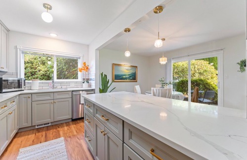 Vancouver House | Serene Hidden Abode 1Level 1310SQFT 2Br2Ba CTYD