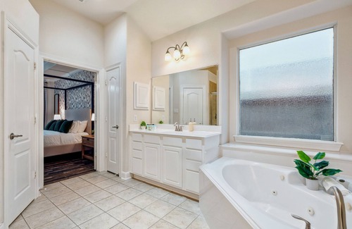 Lake Houston House | Serene Hideaway w/ Pool, Hot Tub, & Modern Comfort