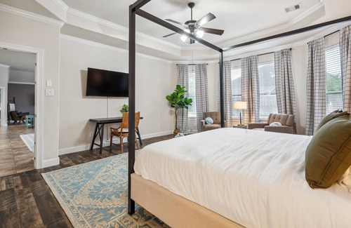 Lake Houston House | Serene Hideaway w/ Pool, Hot Tub, & Modern Comfort