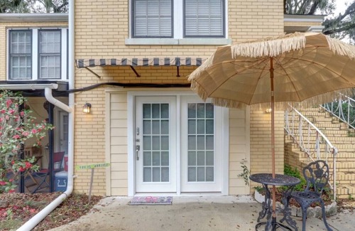 Victory Heights Apartment | Serene Historic Estate - 8 Minutes to River St.